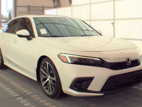 Used 2022 Honda Civic Touring image 4