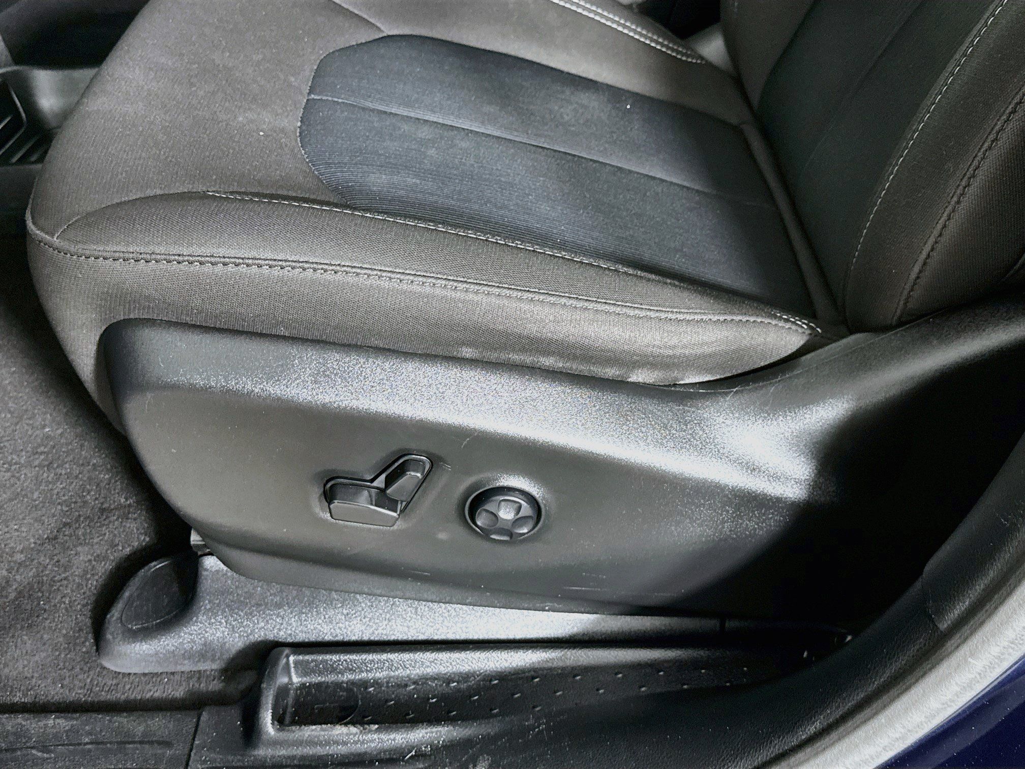 Used 2024 Chrysler Pacifica Touring FWD image 22