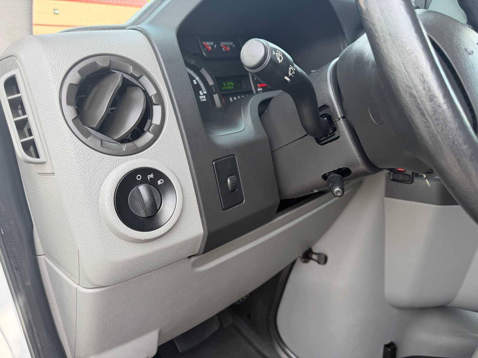 Used 2014 Ford E-150 and Econoline 150 w/ Power Group RWD image 20