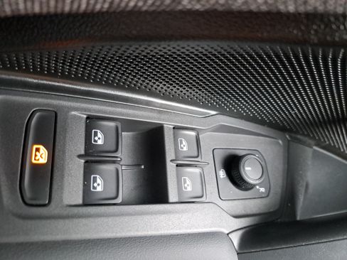 Certified 2025 Volkswagen Tiguan S FWD image 25