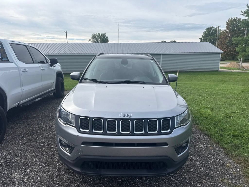 Used 2018 Jeep Compass Latitude w/ Cold Weather Group AWD/4WD image 8