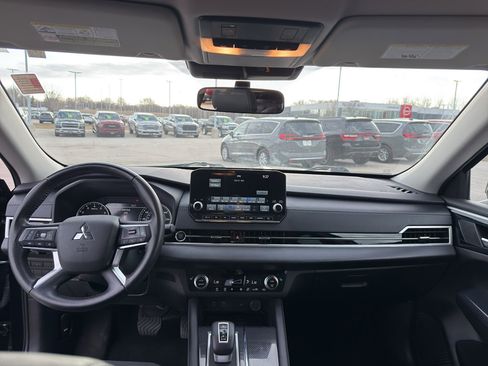 Used 2022 Mitsubishi Outlander SE image 28