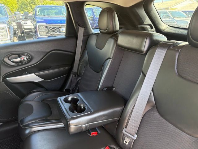 Used 2018 Jeep Cherokee Latitude Plus w/ Cold Weather Group AWD/4WD image 45