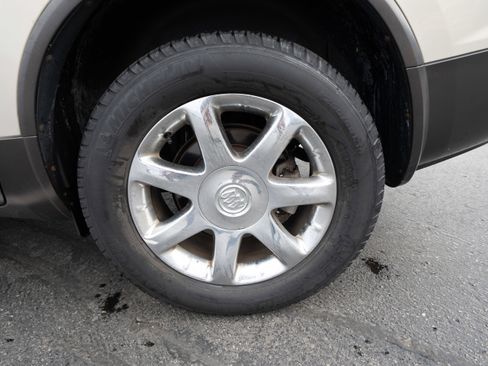 Used 2010 Buick Enclave CXL image 29