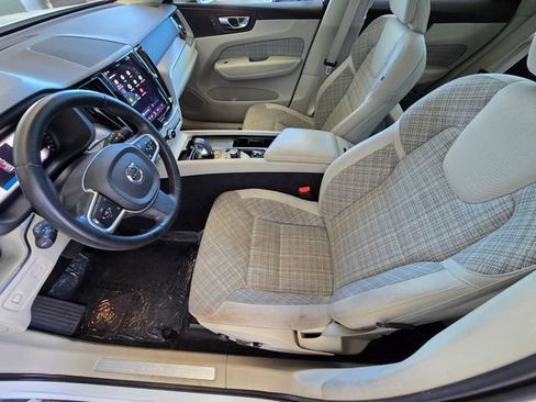 Used 2022 Volvo XC60 B5 Momentum AWD/4WD image 21