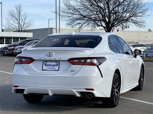 Used 2022 Toyota Camry SE image 4
