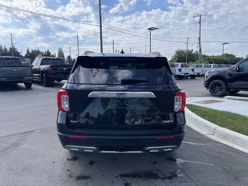 Used 2023 Ford Explorer XLT w/ Equipment Group 202A AWD/4WD image 4