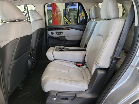 New 2025 Honda Pilot Touring image 8