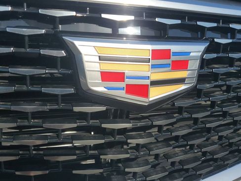 New 2025 Cadillac XT6 Luxury image 8