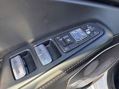 Used 2017 Genesis G90 3.3T Premium image 16