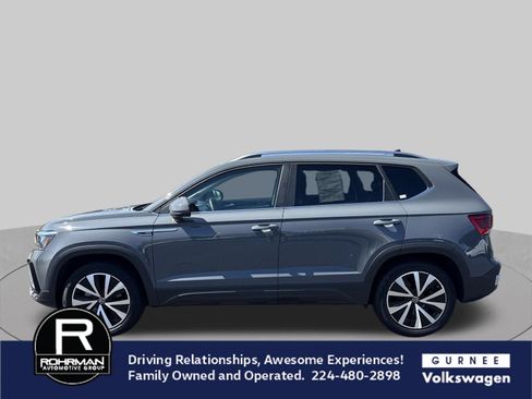 Used 2023 Volkswagen Taos SE w/ Panoramic Sunroof Package AWD/4WD image 6