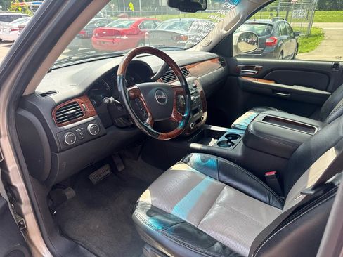 Used 2007 GMC Yukon SLE AWD/4WD image 9