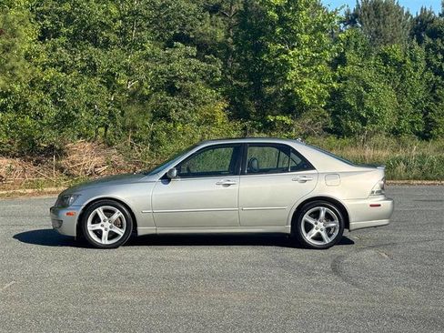 Used 2004 Lexus IS 300 RWD image 3