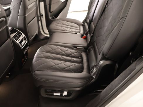 Used 2025 BMW X7 xDrive40i image 13