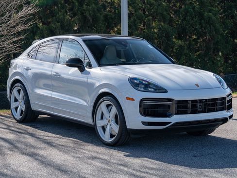 Certified 2023 Porsche Cayenne Turbo image 9