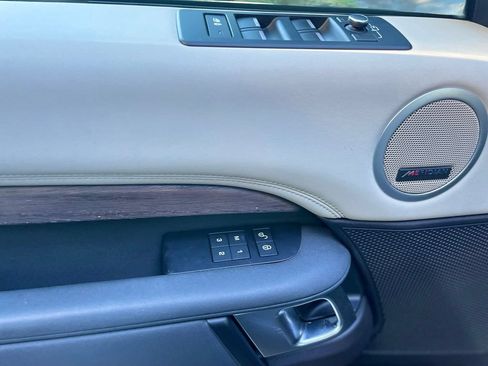 Used 2018 Land Rover Discovery HSE AWD/4WD image 9
