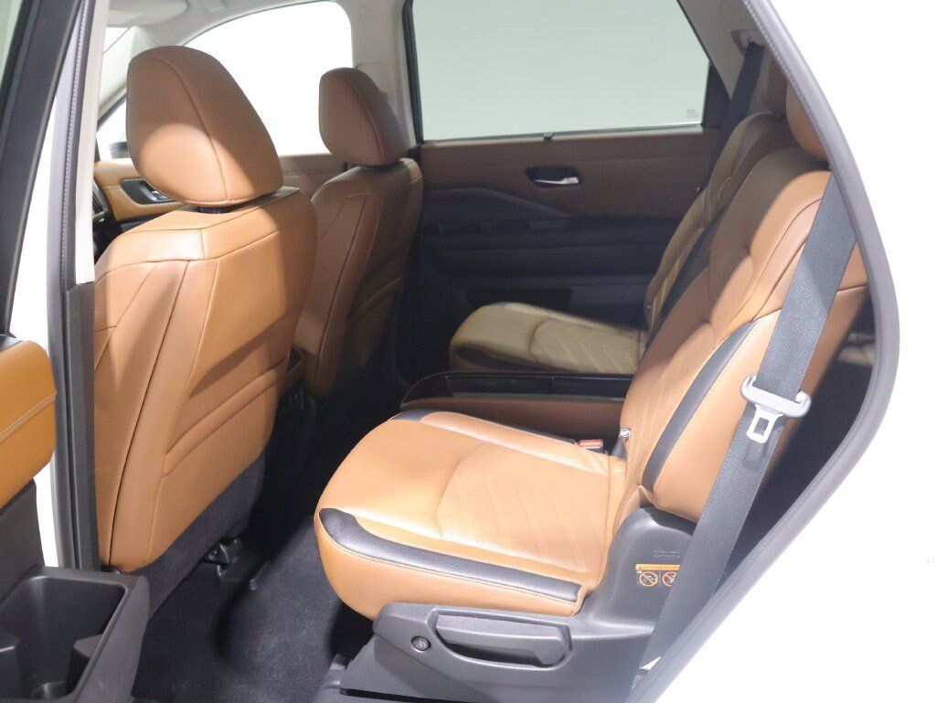 Used 2022 Nissan Pathfinder Platinum w/ Cargo Package AWD/4WD image 19