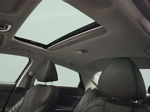 Certified 2025 Hyundai Elantra Limited FWD image 13