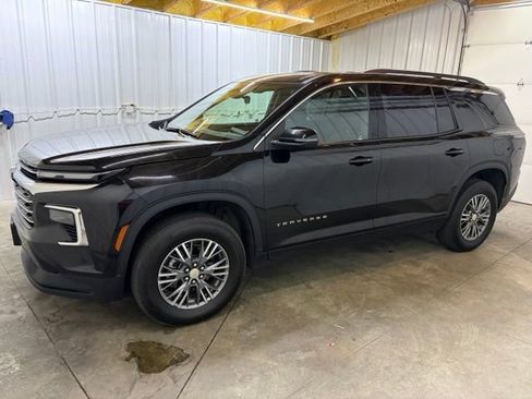 Used 2025 Chevrolet Traverse LT AWD/4WD image 4
