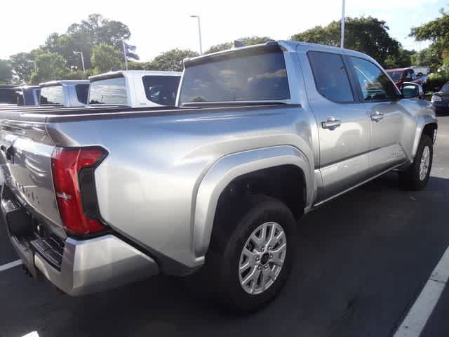 Used 2025 Toyota Tacoma SR5 AWD/4WD image 4