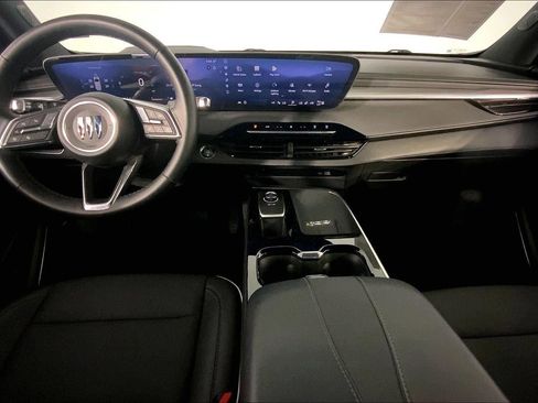 Used 2025 Buick Enclave Preferred AWD/4WD image 15