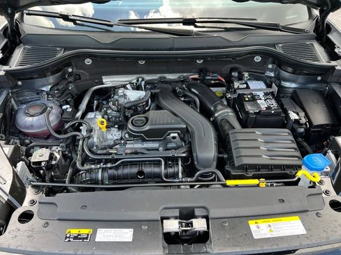 New 2026 Volkswagen Taos SE FWD image 12