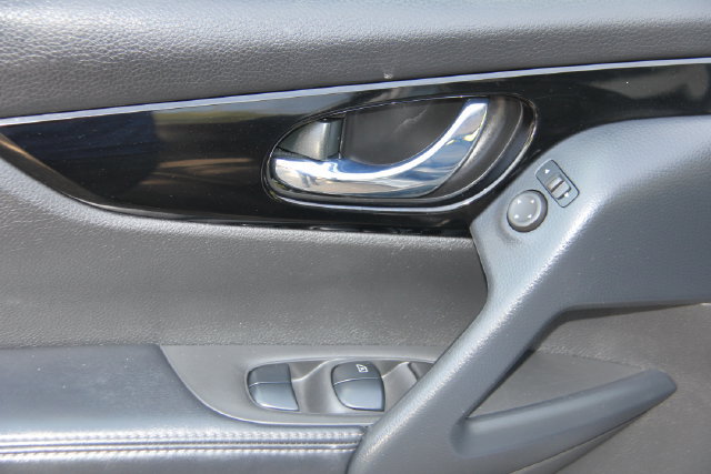 Used 2020 Nissan Rogue Sport SV AWD/4WD image 17