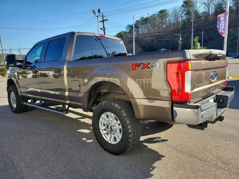 Used 2017 Ford F250 XLT w/ XLT Value Package image 7