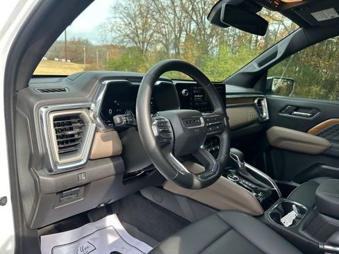 Used 2024 GMC Canyon Denali image 16