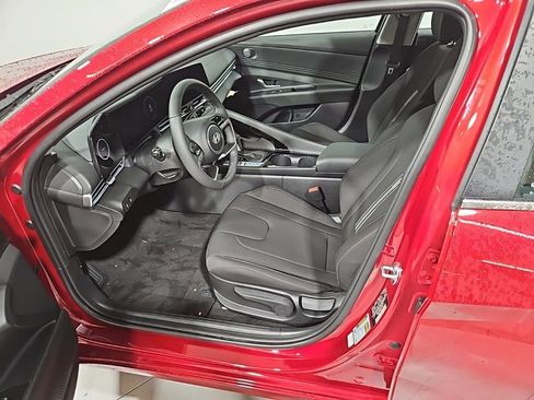Used 2025 Hyundai Elantra SEL image 11