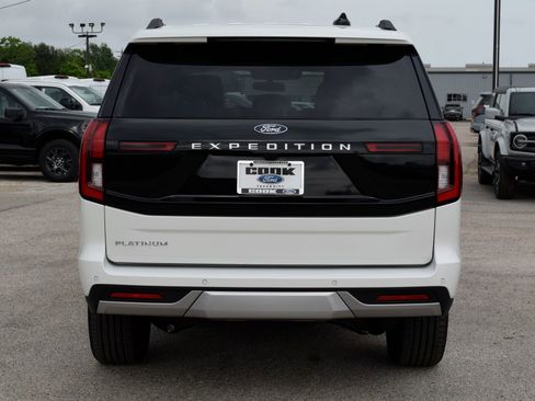New 2026 Ford Expedition Platinum image 5