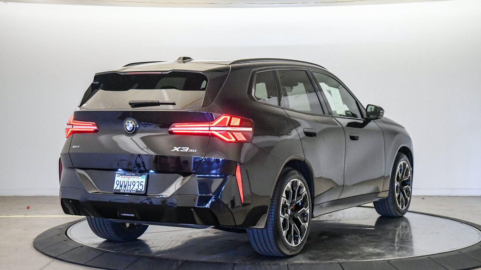 Used 2026 BMW X3 xDrive30i w/ Premium Package AWD/4WD image 4