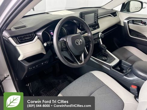 Used 2020 Toyota RAV4 XLE w/ Convenience Package image 3