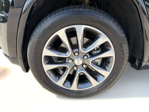Used 2018 Jeep Grand Cherokee Overland AWD/4WD image 13