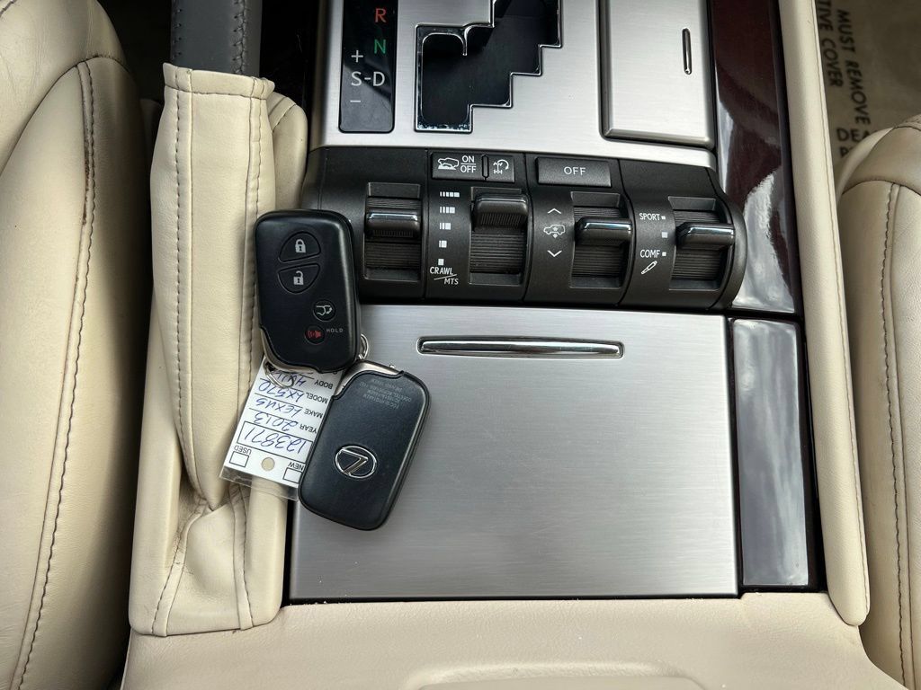 Used 2013 Lexus LX 570 4WD w/ Luxury Pkg image 43