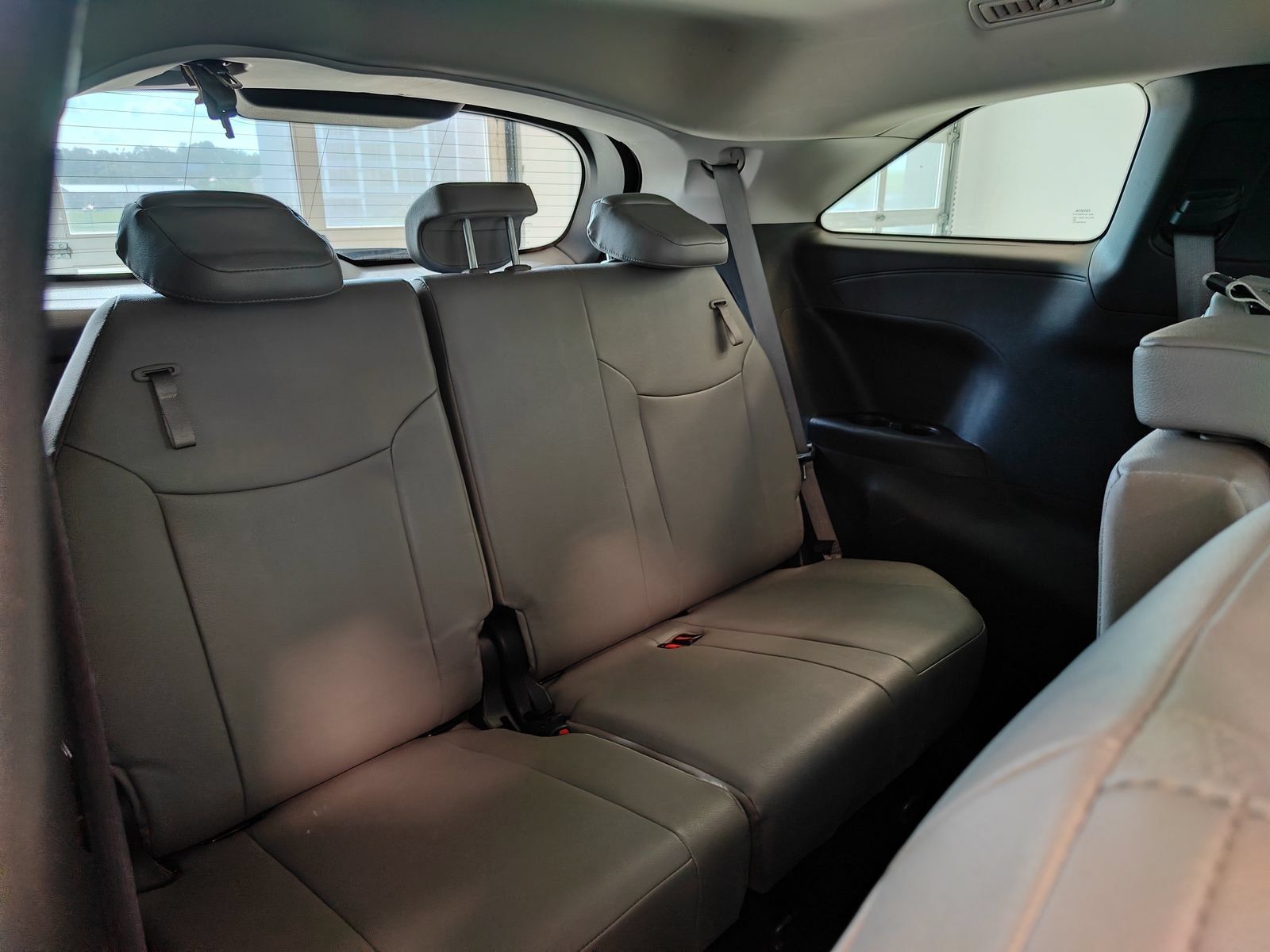 Used 2025 Toyota Sienna XLE FWD image 18