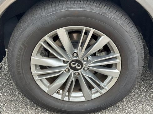 Used 2019 INFINITI QX80 Luxe w/ All-Season Package RWD image 17