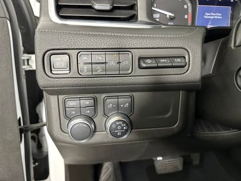 Used 2021 GMC Yukon Denali w/ Denali Premium Package image 18