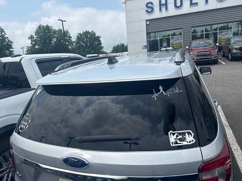 Used 2018 Ford Explorer XLT AWD/4WD image 6