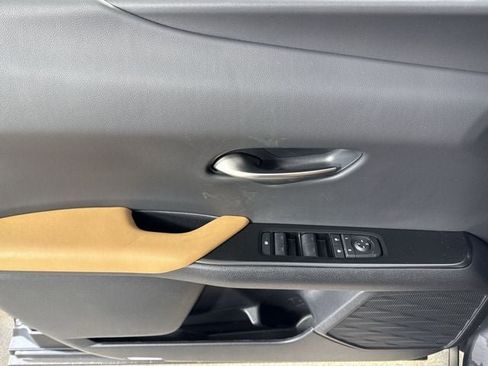 New 2026 Lexus UX 300h AWD image 19