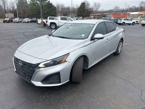 Used 2023 Nissan Altima 2.5 S image 3