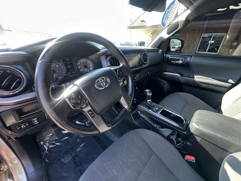 Used 2016 Toyota Tacoma TRD Off-Road w/ Towing Package image 9