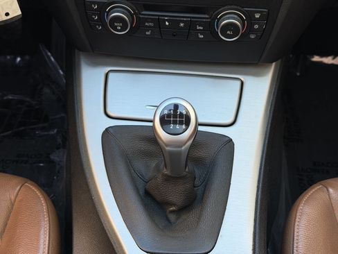 Used 2010 BMW 328i Sedan RWD image 24