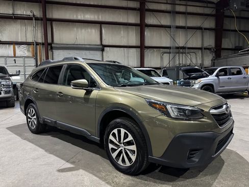 Used 2022 Subaru Outback Premium image 2