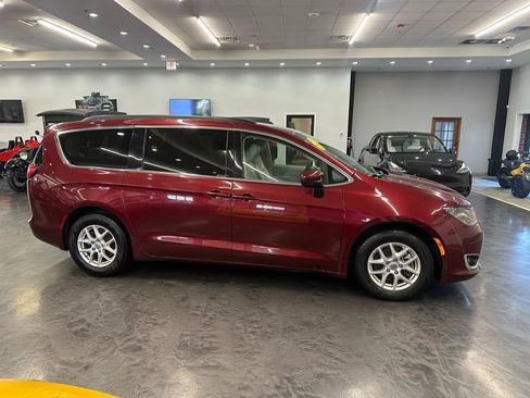 Used 2021 Chrysler Voyager Lxi image 4