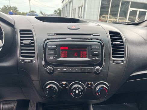 Used 2017 Kia Forte LX image 17