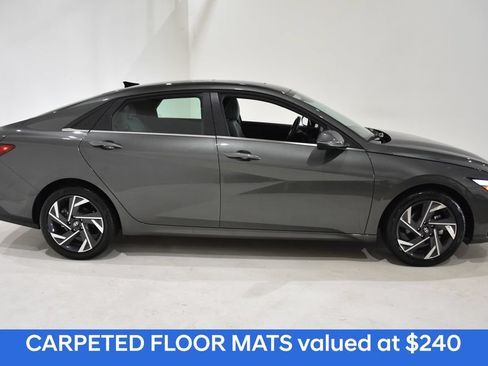 Used 2025 Hyundai Elantra Limited FWD image 4