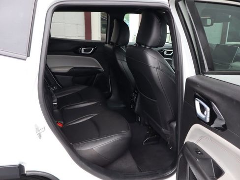 Used 2025 Jeep Compass Limited AWD/4WD image 7