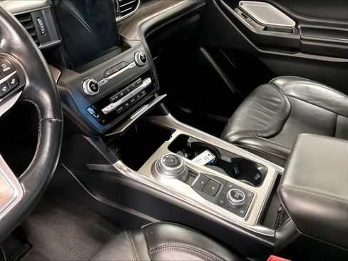 Used 2020 Ford Explorer Platinum w/ Premium Technology Package image 20