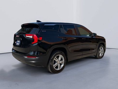Used 2024 GMC Terrain SLE FWD image 3